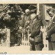Landeskirchliches Archiv Hannover, S2 Nr. 704, Landesbischof Marahrens bei einer Andacht in einem Garten, o.D. (um 1935?)